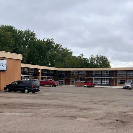 Devils Lake Inn By Oyo Near Devils Lake Regional Airport Exterior photo
